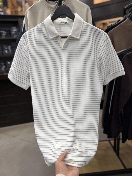 بلوزة مقلم ع قبة بدون ازرار qupa