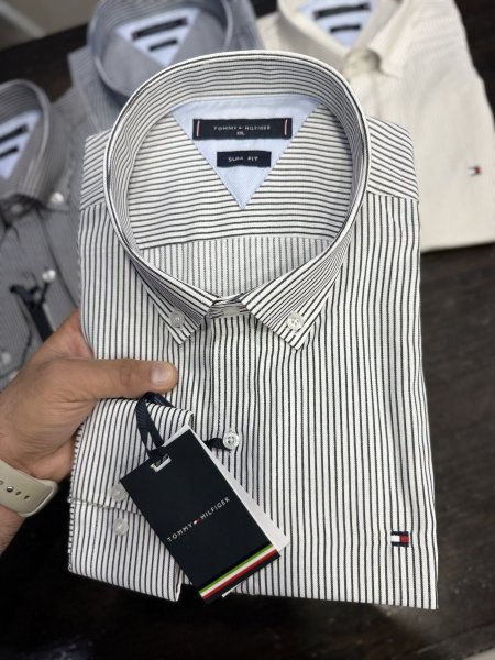 أبيض