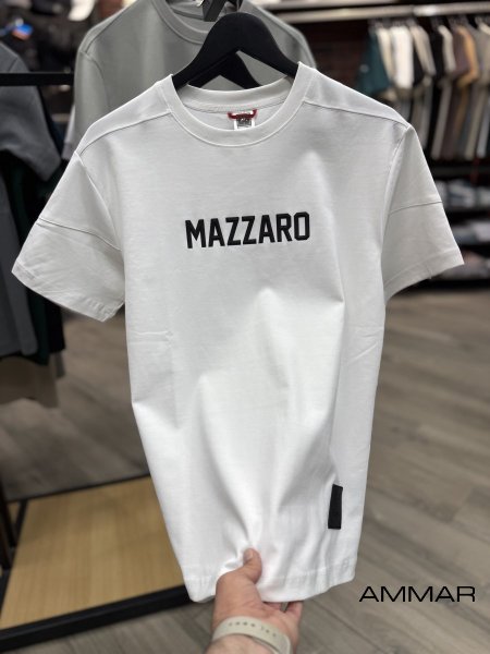أبيض