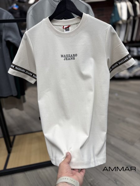 أبيض
