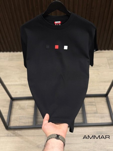 أسود